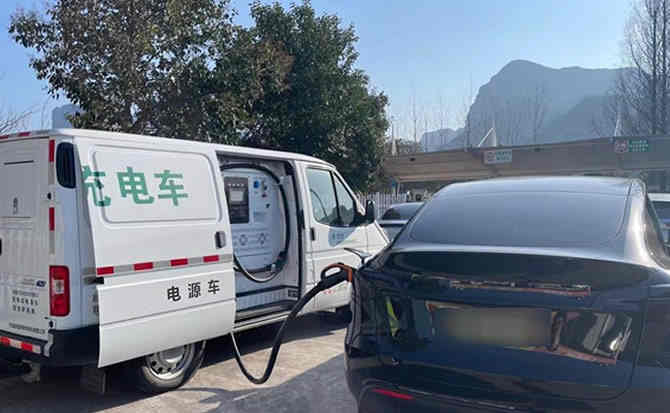 申扎汽车搭电