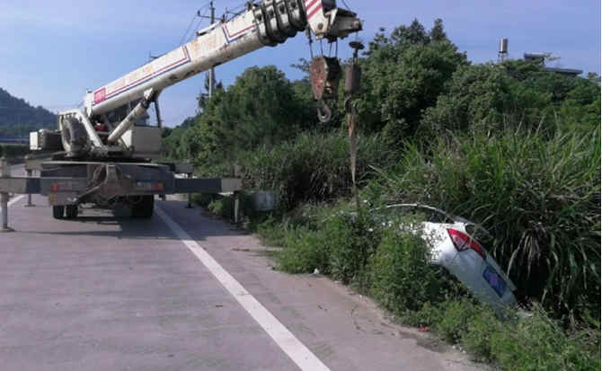申扎重载吊车救援